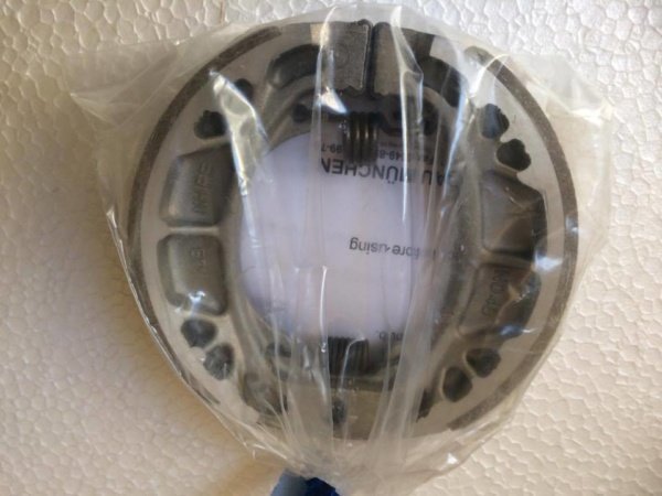 Brake shoes and spring (Standard 5")
